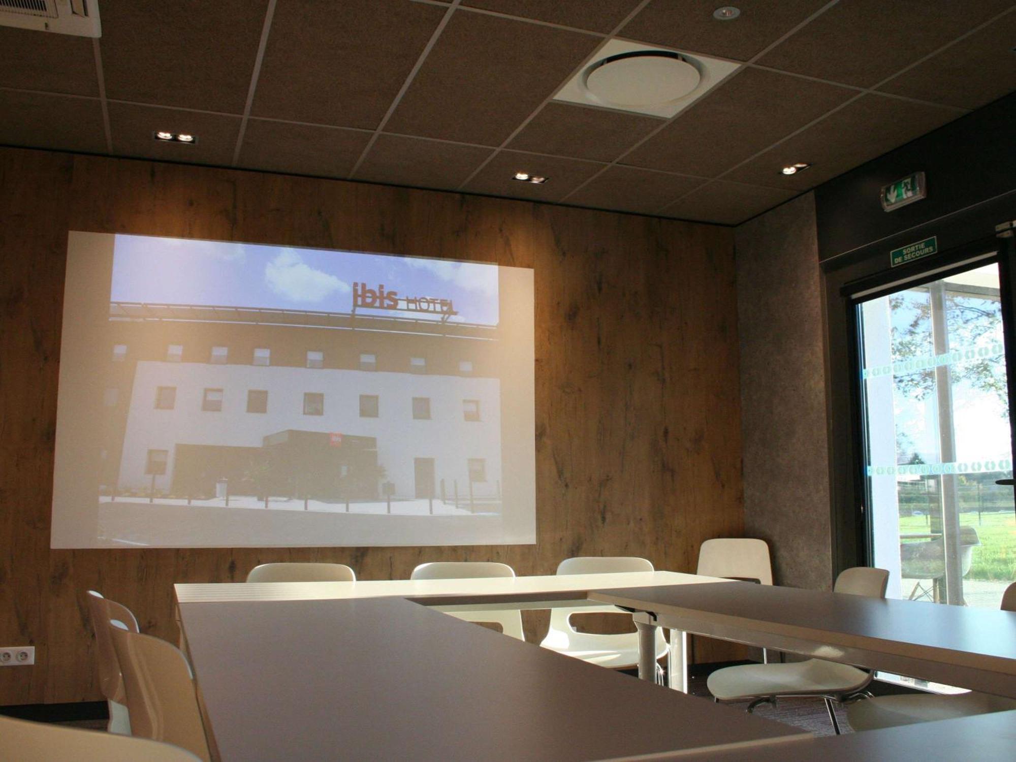 Ibis Montceau Les Mines Hotel Exterior foto
