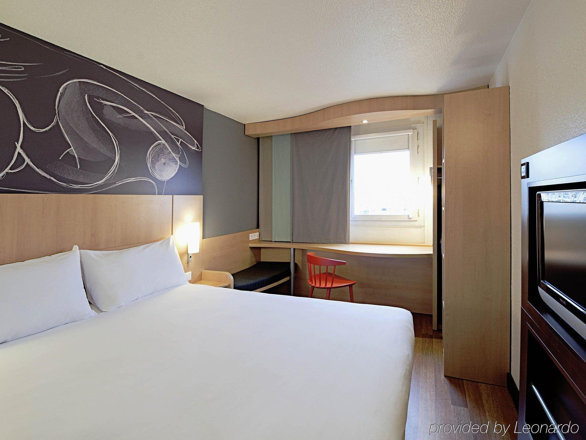 Ibis Montceau Les Mines Hotel Exterior foto